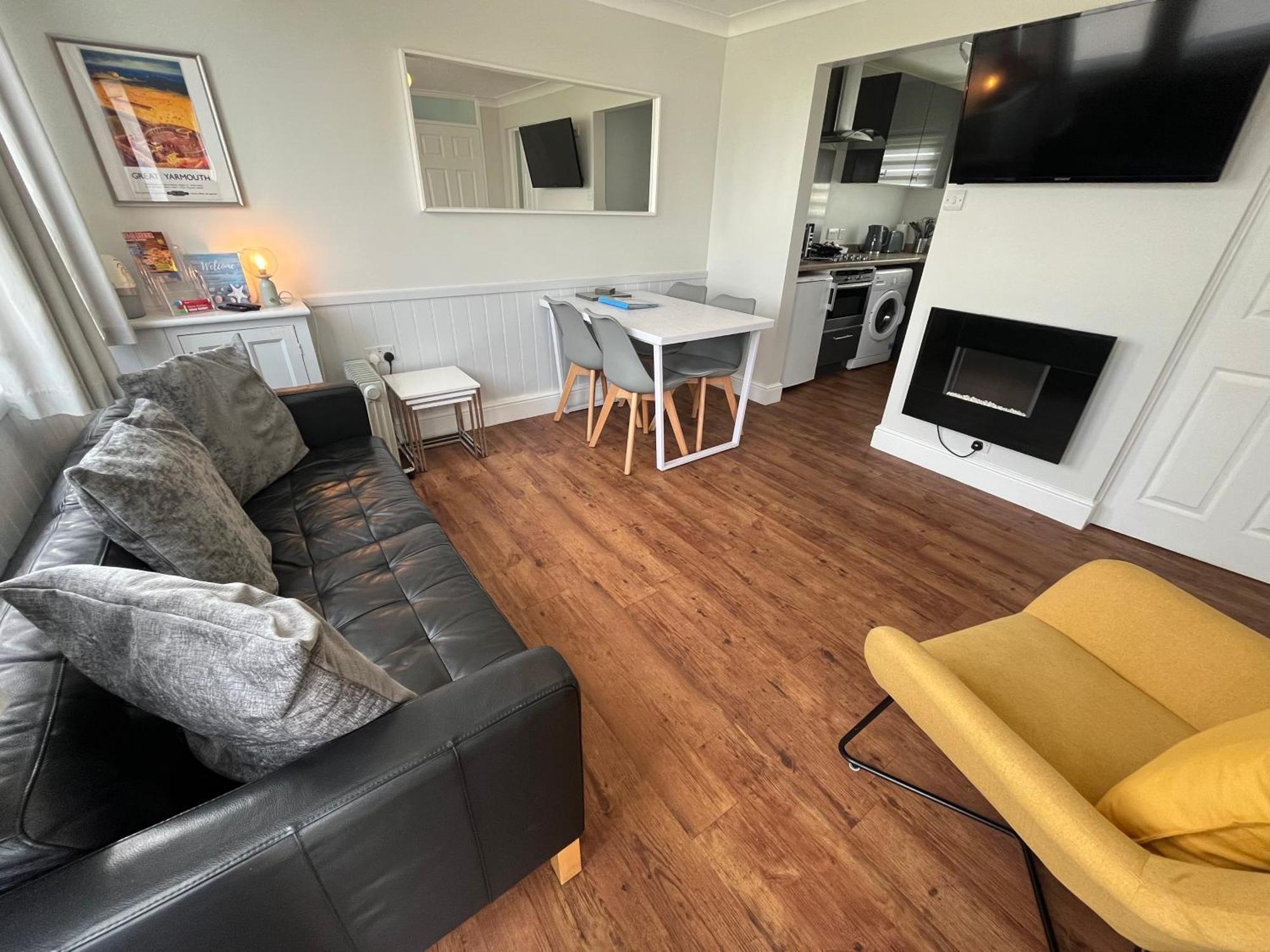 Beachcomber, Sunbeach, Scratby - Two Bed Chalet, Sleeps 4, Free Wi-Fi, Free Club Passes, Free Swimming And Pet Friendly Esterno foto