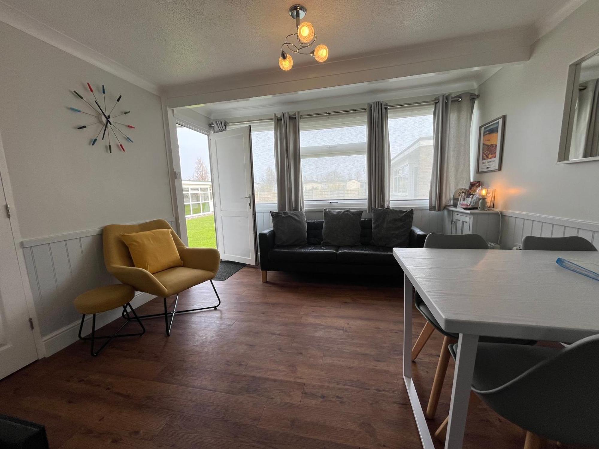 Beachcomber, Sunbeach, Scratby - Two Bed Chalet, Sleeps 4, Free Wi-Fi, Free Club Passes, Free Swimming And Pet Friendly Esterno foto